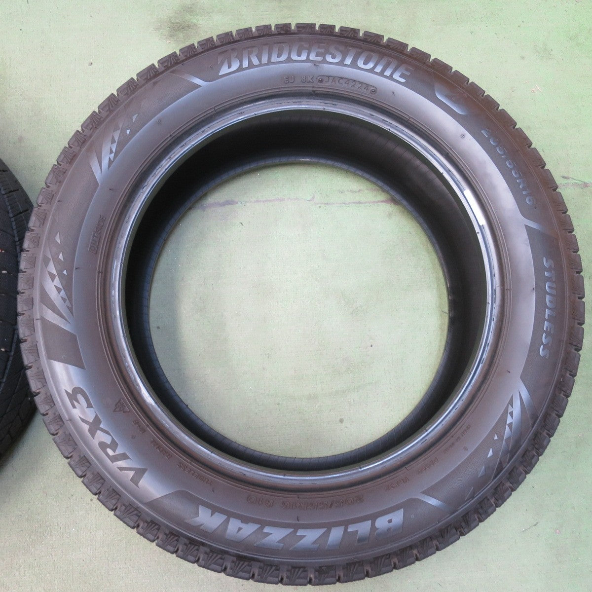 バリ溝！24年！9.5分◎スタッドレス 205/55R16 ブリヂストン ブリザック VRX3 タイヤ 16インチ ノア ヴォクシー 86 プリウス BRZ ステップワゴン レガシィ 等◎6083117イスタ