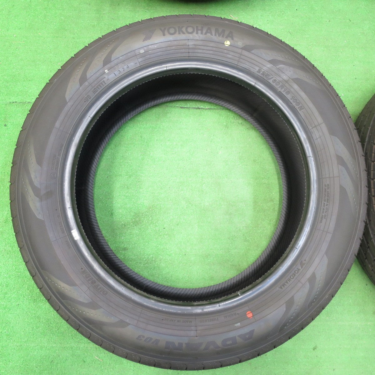 *送料無料* 新車外し！24年★225/60R18 ヨコハマ アドバン V03 タイヤ 18インチ レクサス NX ハリアー アルファード ヴェルファイア 等★4063007イノタ