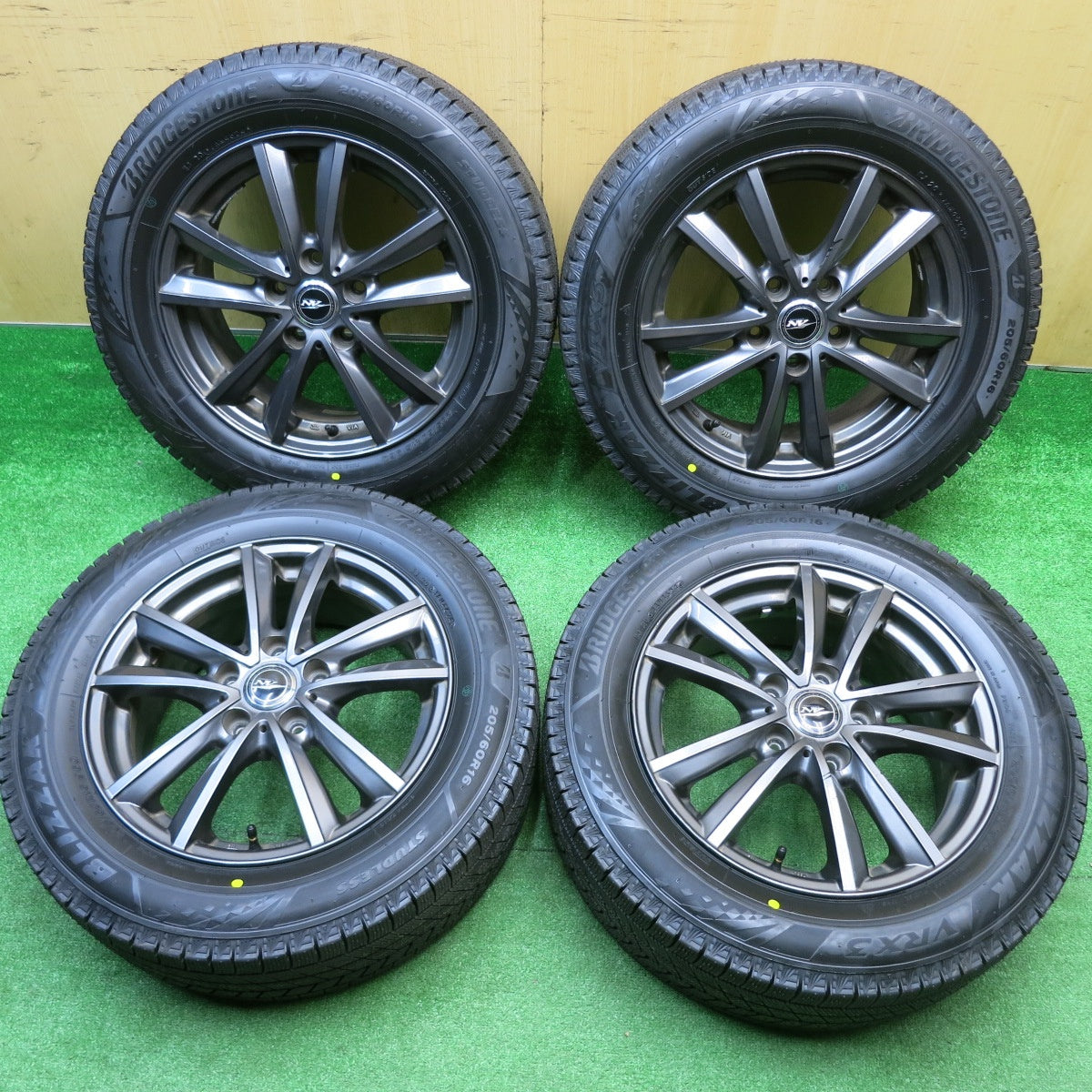 ほぼ未使用！24年★スタッドレス 205/60R16 ブリヂストン ブリザック VRX3 NIRVANA NV ニルバーナ ニルヴァーナ 16インチ PCD114.3/5H★5110903HAス
