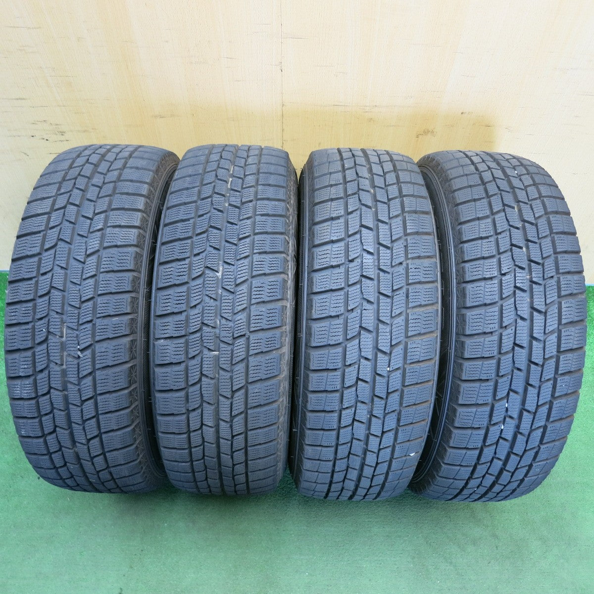 バリ溝！ほぼ10分★スタッドレス 215/65R16 グッドイヤー アイスナビ6 SCHNEIDER シュナイダー 16インチ PCD114.3/5H★6060403HAス