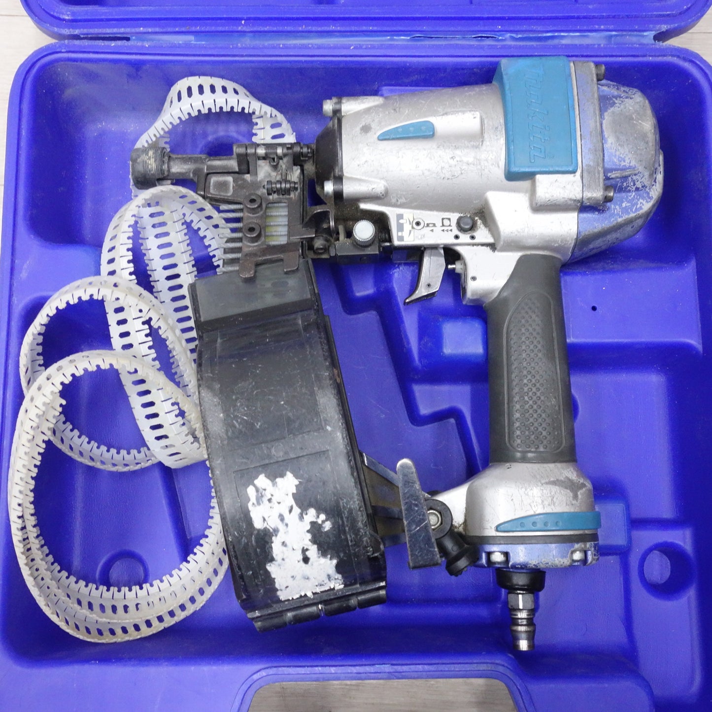 [送料無料] ◆マキタ サイディング用 50mm 常圧 エア 釘打ち機 AN552 ケース付き エア 工具 ①◆