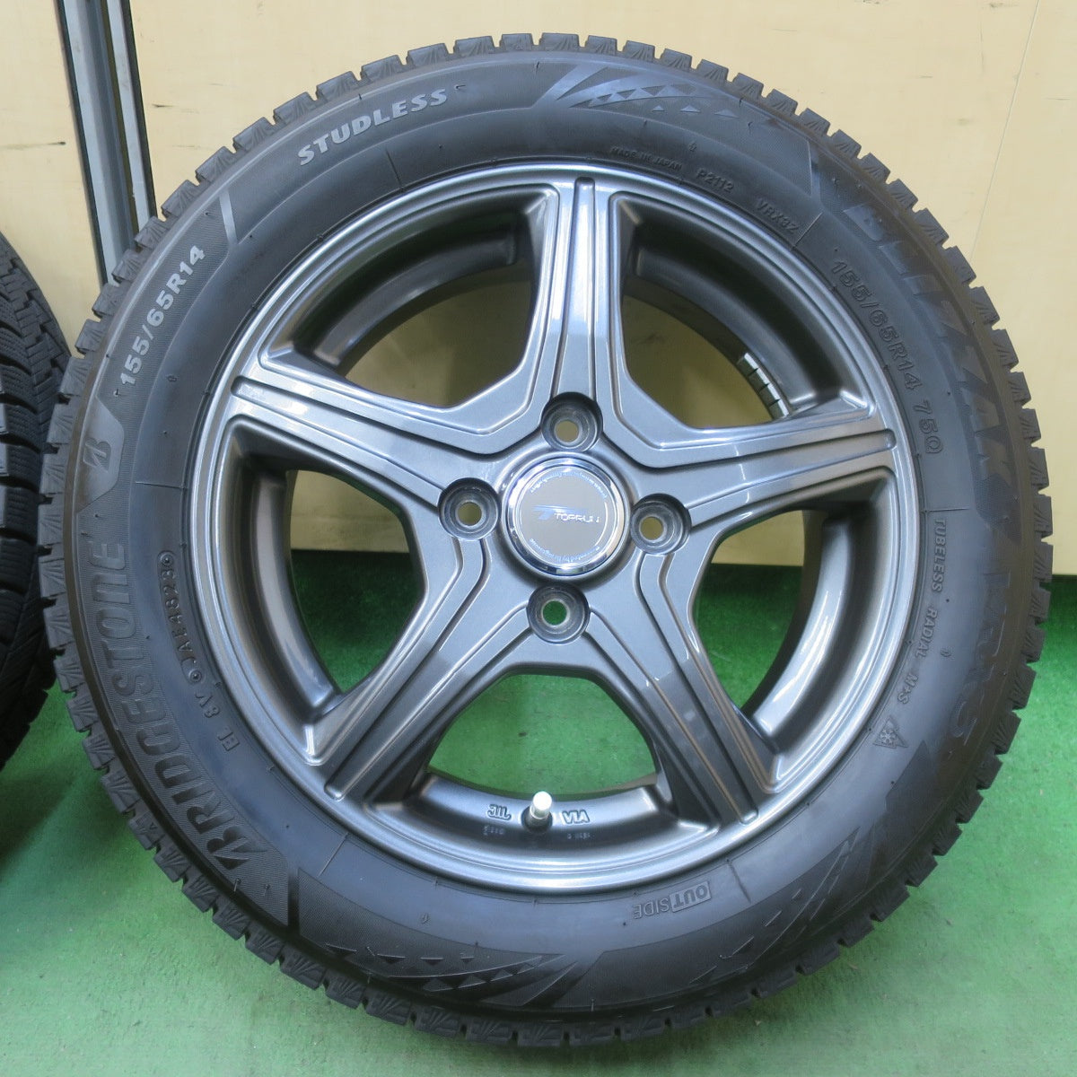 バリ溝！23年！キレイ！8.5分★スタッドレス 155/65R14 ブリヂストン ブリザック VRX3 TOPRUN トップラン 14インチ PCD100/4H★6050804イス