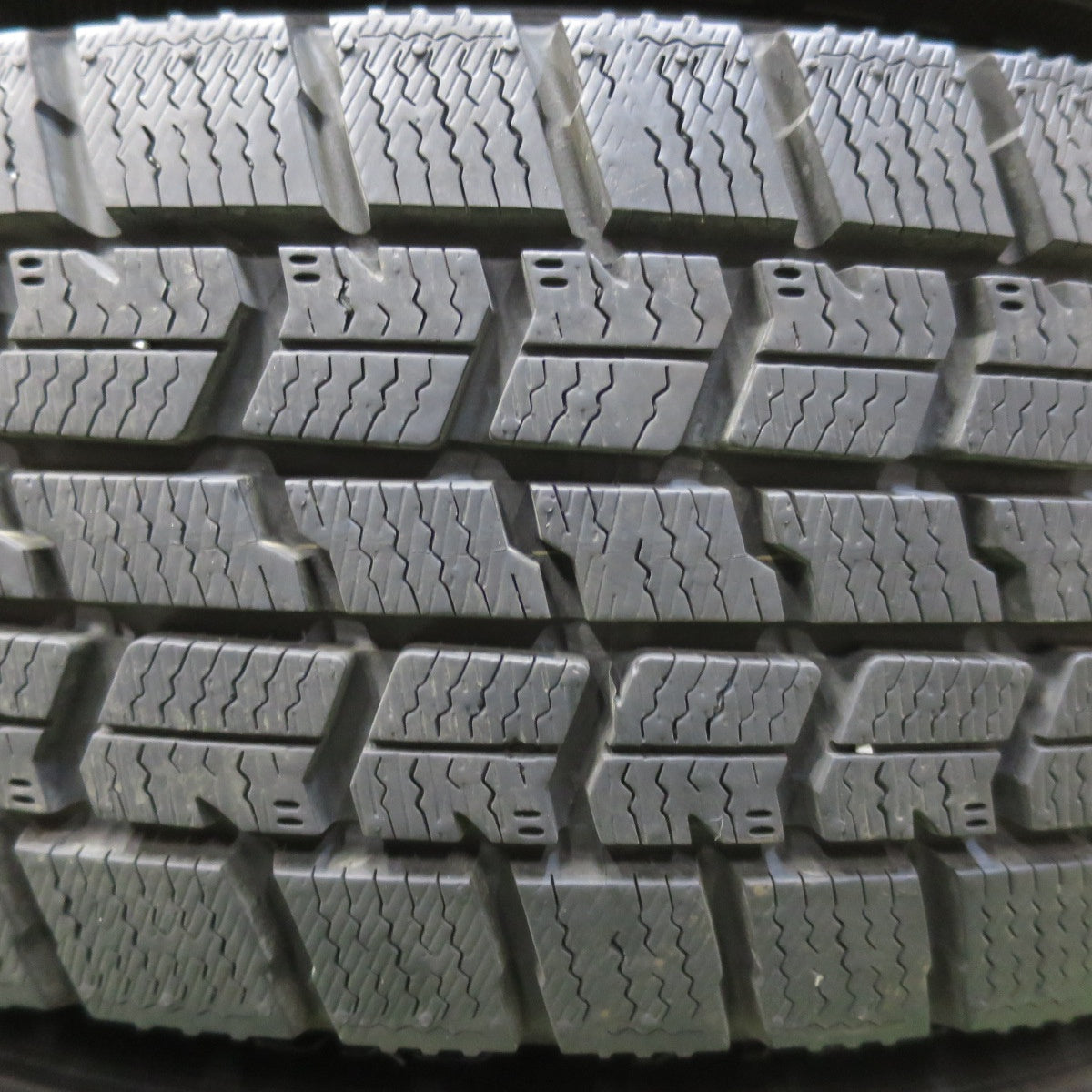 バリ溝！22年！キレイ！9.5分以上★スタッドレス 165/70R14 グッドイヤー アイスナビ7 SCHNEIDER MiD シュナイダー 14インチ PCD100/4H★5110406イス