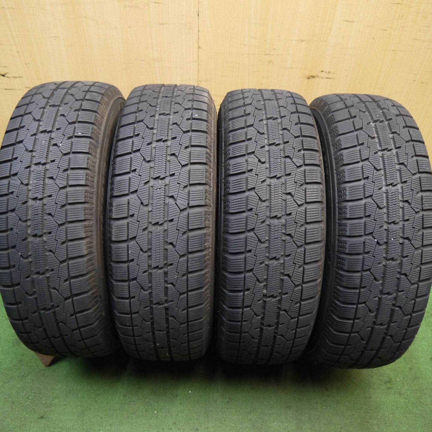 バリ溝！キレイ！9.5分★プリウス 等 195/65R15 スタッドレス トーヨー オブザーブ ガリット GIZ MiLLOUS ミルアス 15インチ PCD100/5H★5081803Hス