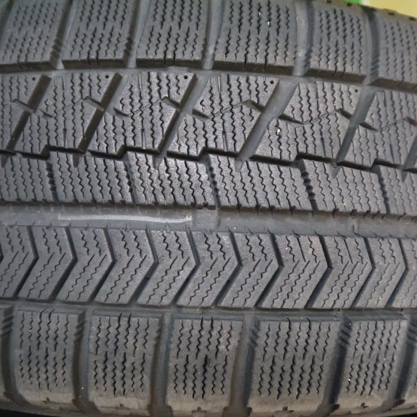 バリ溝！キレイ！8.5分★スタッドレス 225/60R17 ブリヂストン ブリザック VRX MANARAY SPORT マナレイ スポーツ 17インチ PCD114.3/5H★5112807Hス