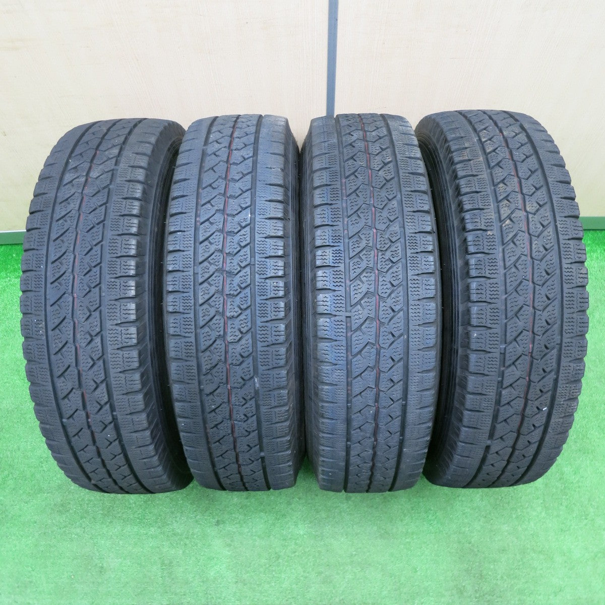 [送料無料] 4本価格！22年★ハイエース等 スタッドレス WEDS ADVENTURE 195/80R15 107/105L ブリヂストン ブリザック VL1 PCD139.7/6H★4103003NJス