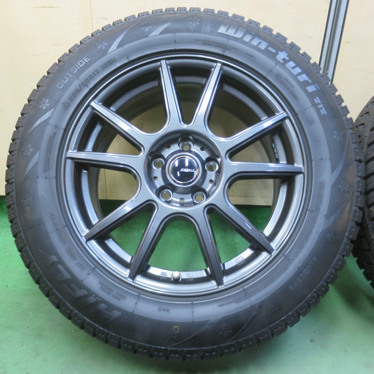 バリ溝！22年！キレイ！9.5分以上★スタッドレス 225/65R17 ハイフライ Win-turi 212 EMBELY S10 エンベリー 17インチ PCD114.3/5H★6042002イス