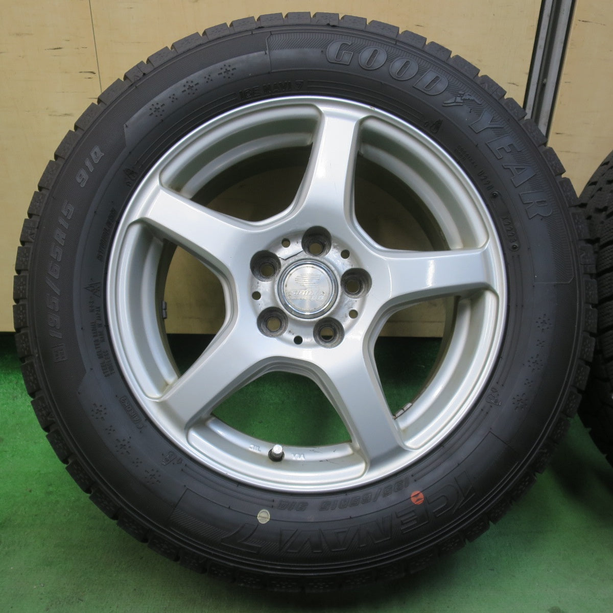 バリ溝！23年！9分★プリウス 等 195/65R15 スタッドレス グッドイヤー アイスナビ7 SIBILLA GG シビラ 15インチ PCD100/5H★5123108イス