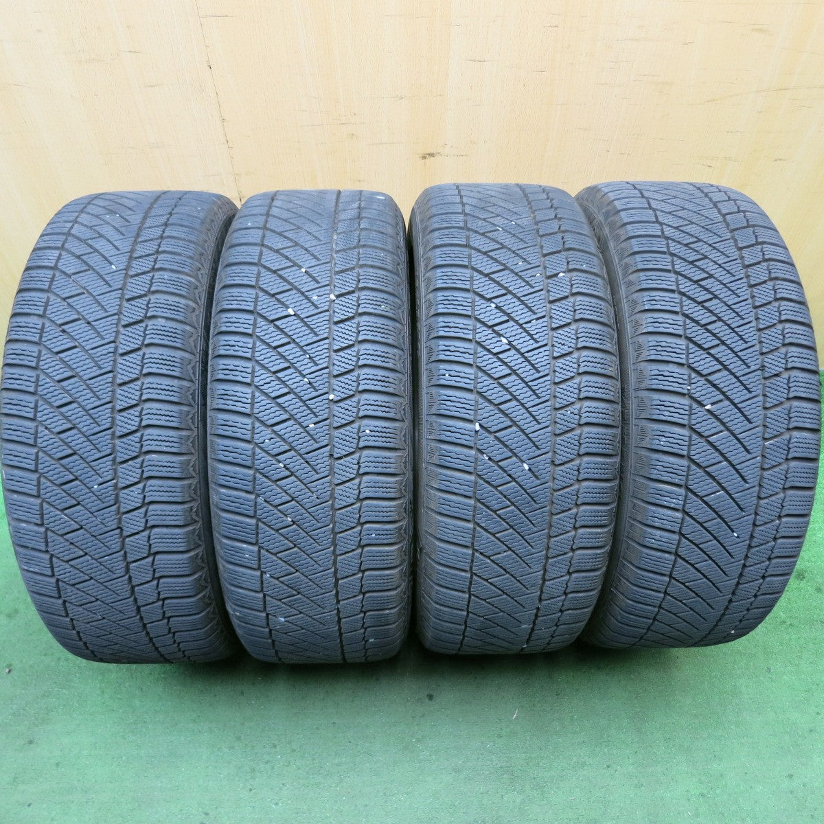 バリ溝！22年！9分★スタッドレス 215/50R17 バイキング WINTECH WT6 ILLUGA weds 17インチ PCD114.3/5H★5082402HAス