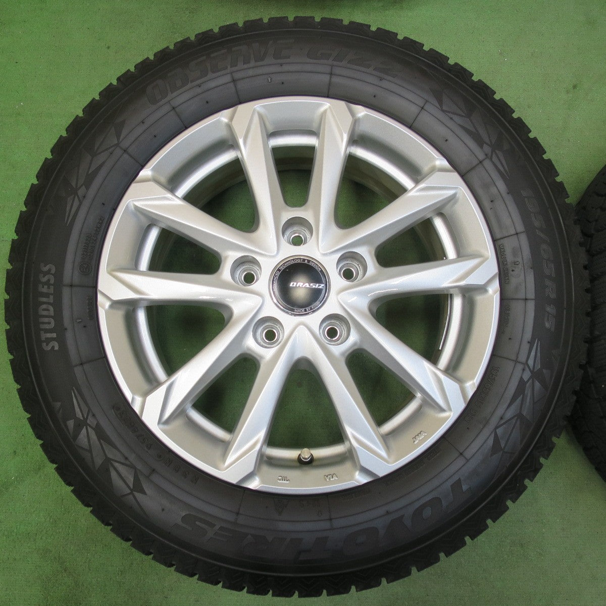 バリ溝！23年！キレイ！9.5分★スタッドレス 195/65R15 トーヨー オブザーブ GIZ2 QRASIZ GC36F KOSEI クレイシズ 15インチ PCD114.3/5H★5120905イス