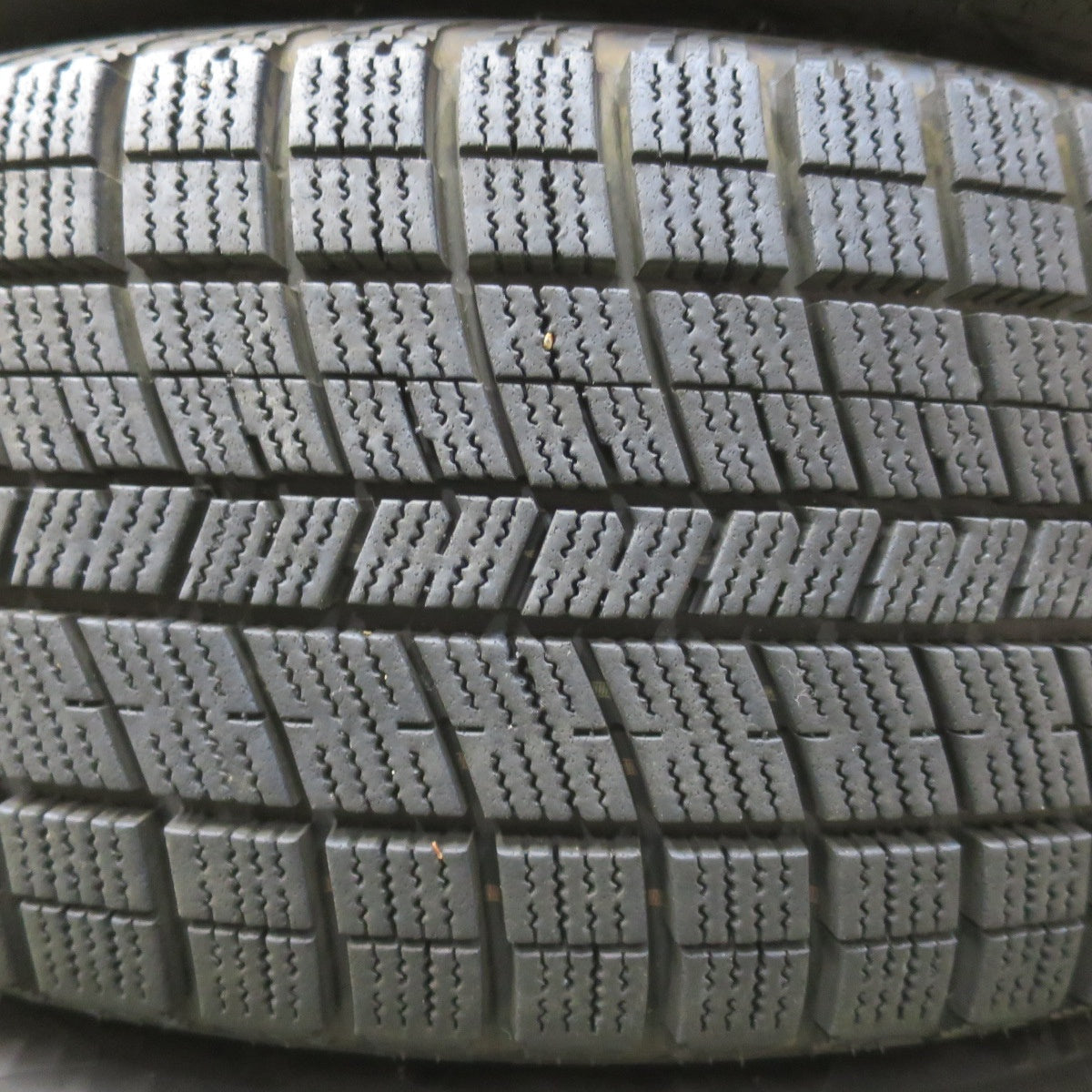 バリ溝！23年！キレイ！9.5分★スタッドレス 205/55R17 ナンカン アイス アクティバ AW-1 Verthandi ヴェルザンディ 17インチ PCD114.3/5H★6041109イス