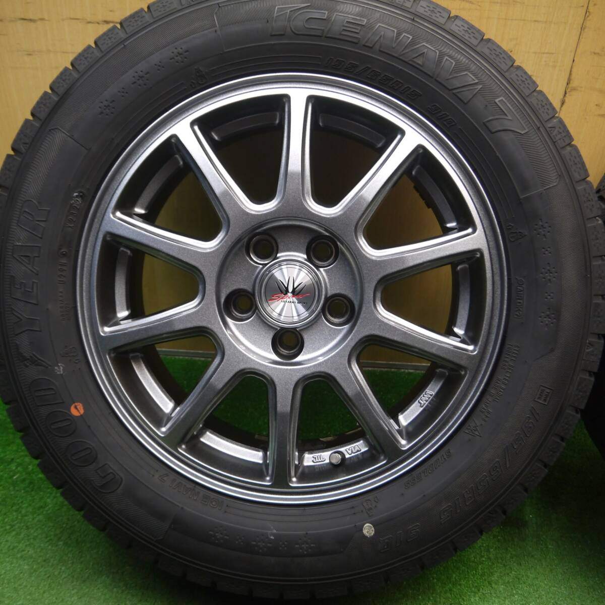 バリ溝！22年！キレイ！9分★プリウス 等 LOXARNY SPORT 195/65R15 スタッドレス グッドイヤー アイスナビ7 ロクサーニ スポーツ 15インチ PCD100/5H★5030405Hス