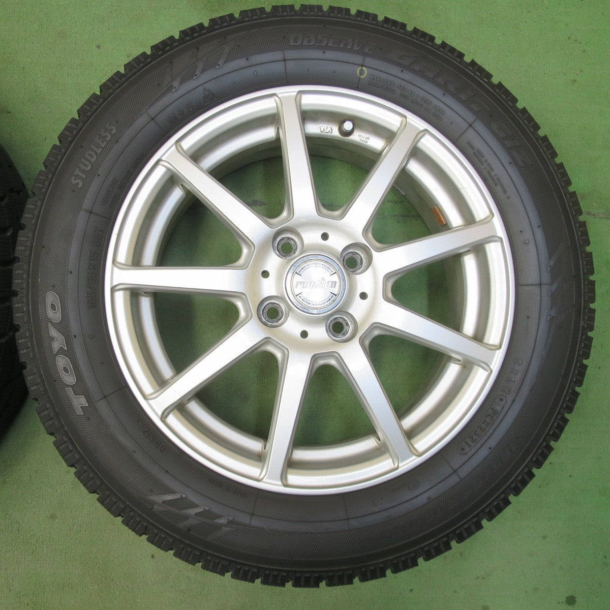 バリ溝！9分★スタッドレス 185/65R15 トーヨー オブザーブ ガリット GIZ ravrion ラブリオン 15インチ PCD100/4H★6033101イス