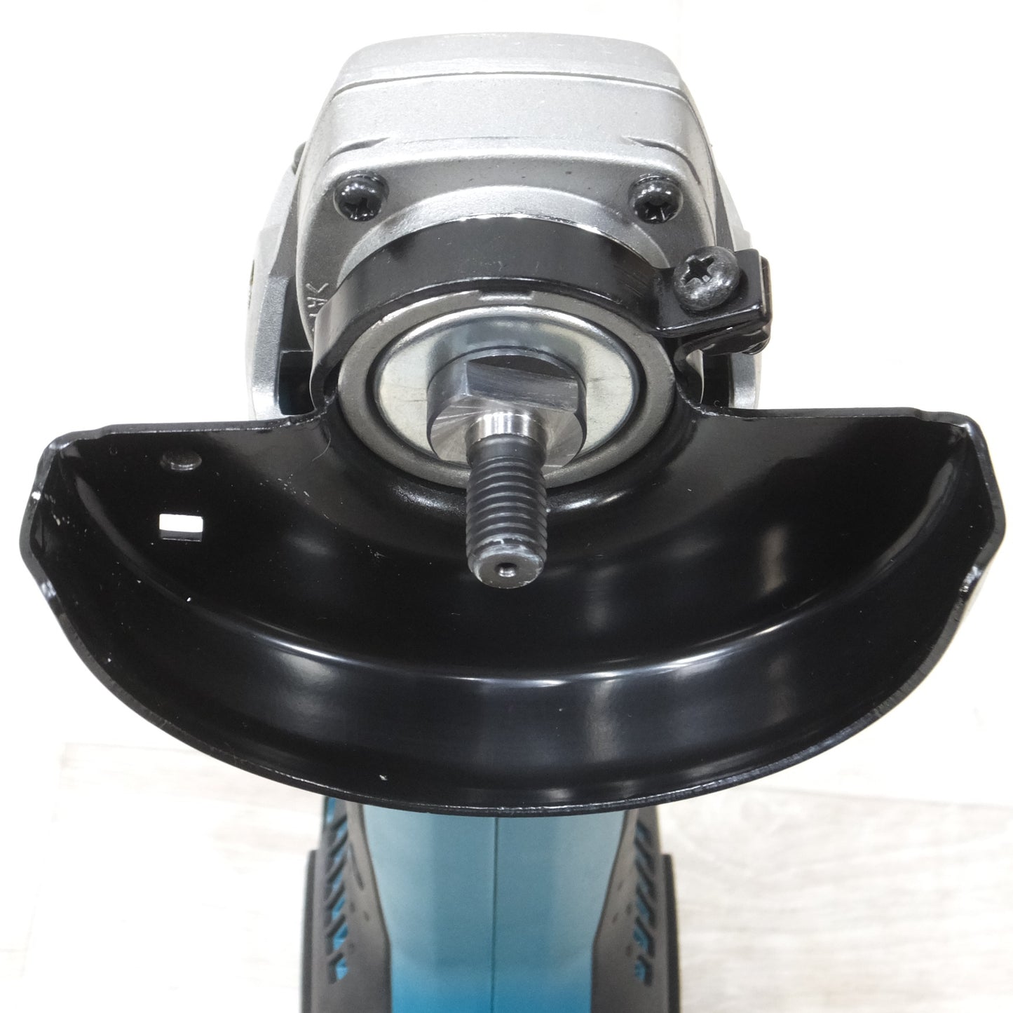 [送料無料] ◆マキタ 充電式 100mm ディスク グラインダ GA400D 14.4v バッテリー 充電器 ケース付き 電動 工具◆