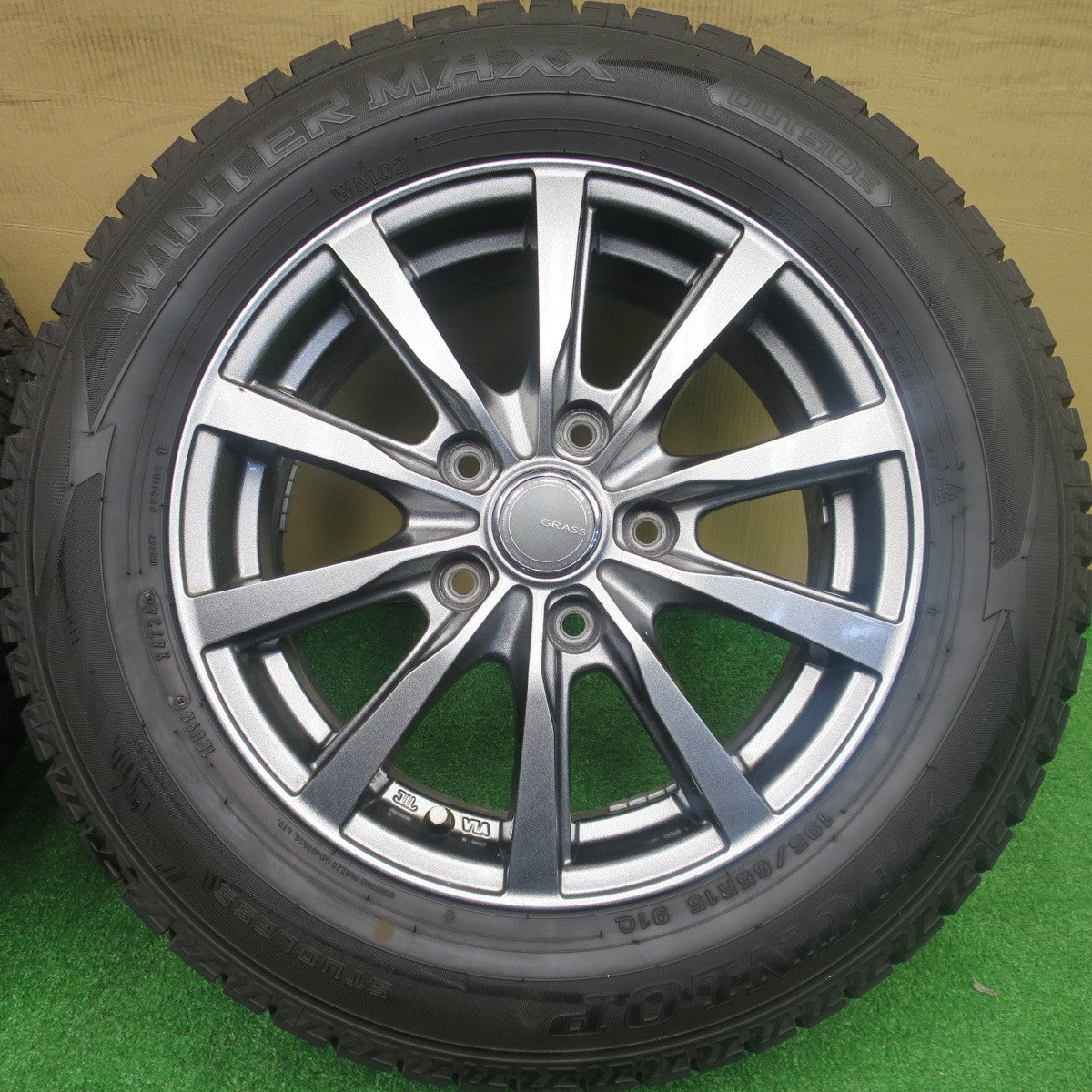 バリ溝！24年！キレイ！ほぼ10分★スタッドレス 195/65R15 ダンロップ ウインターマックス WM02 GRASS グラス 15インチ PCD114.3/5H★5121803NKス
