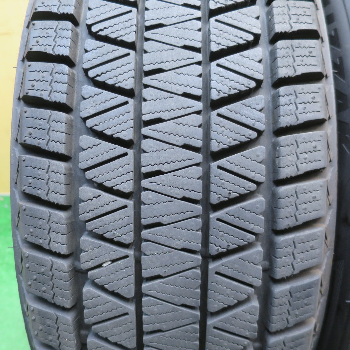 バリ溝！24年！キレイ！ほぼ10分★スタッドレス 235/60R18 ブリヂストン ブリザック DM-V3 Lefinada レフィナーダ 18インチ PCD114.3/5H★6050805NJス