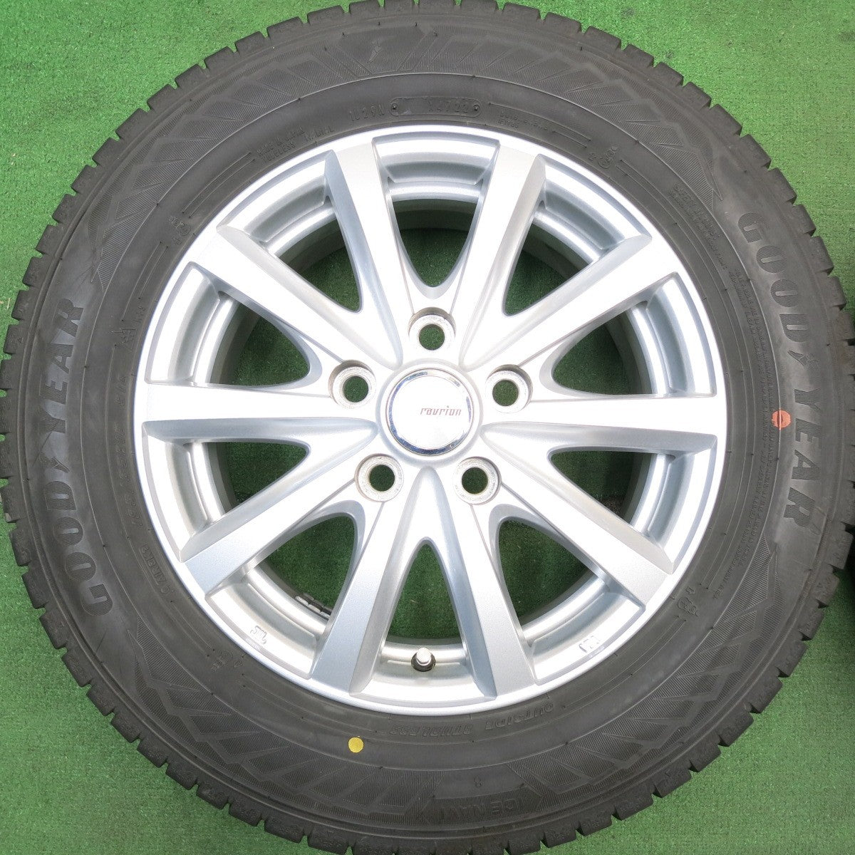キレイ！22年★スタッドレス 195/65R15 グッドイヤー アイスナビ8 ravrion RS01 ラブリオン 15インチ PCD114.3/5H★5053105HAス