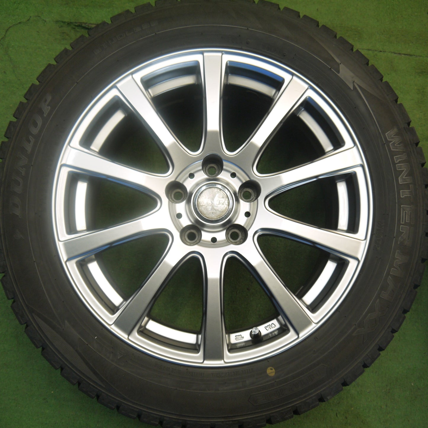 バリ溝！23年！9分★スタッドレス 215/55R17 ダンロップ ウインターマックス WM02 LAYCEA レイシア 17インチ PCD114.3/5H★6041502Hス