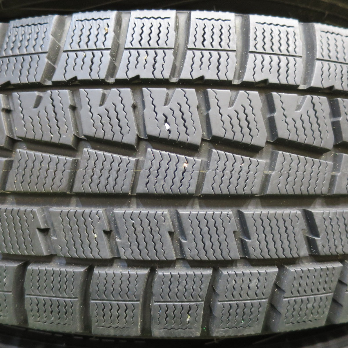 [送料無料] バリ溝！キレイ！9.5分以上★スタッドレス 205/60R16 ダンロップ ウインターマックス WM01 SCHNEIDER シュナイダー 16インチ PCD114.3/5H★4111401イス