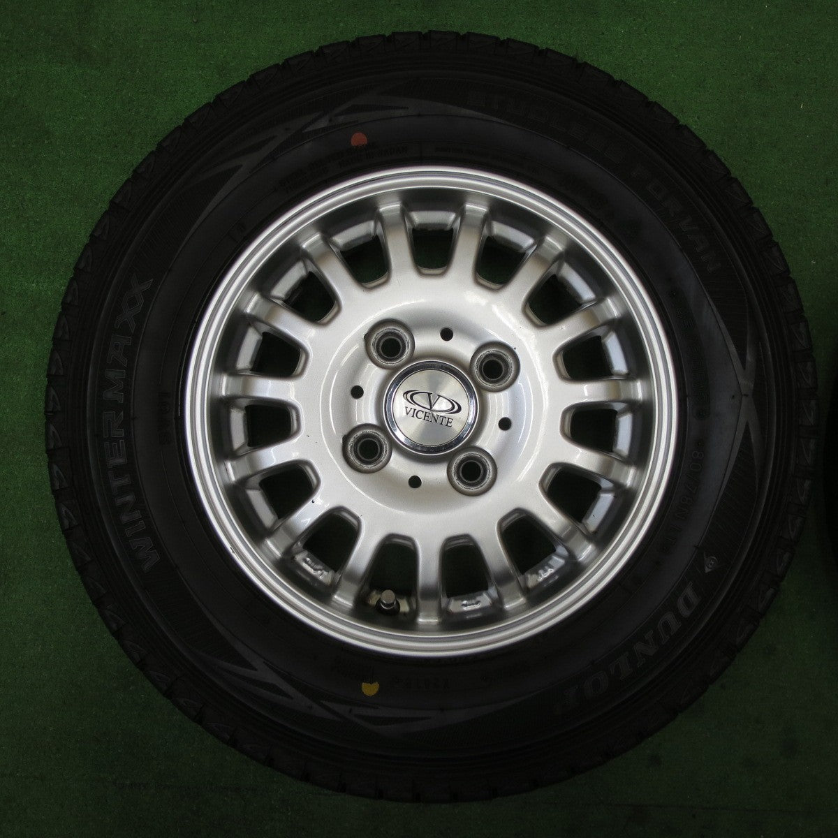 バリ溝！キレイ！9.5分★スタッドレス 145/80R12 80/78N ダンロップ ウインターマックス SV01 VICENTE ヴィセンテ 12インチ PCD100/4H★5062003TTス