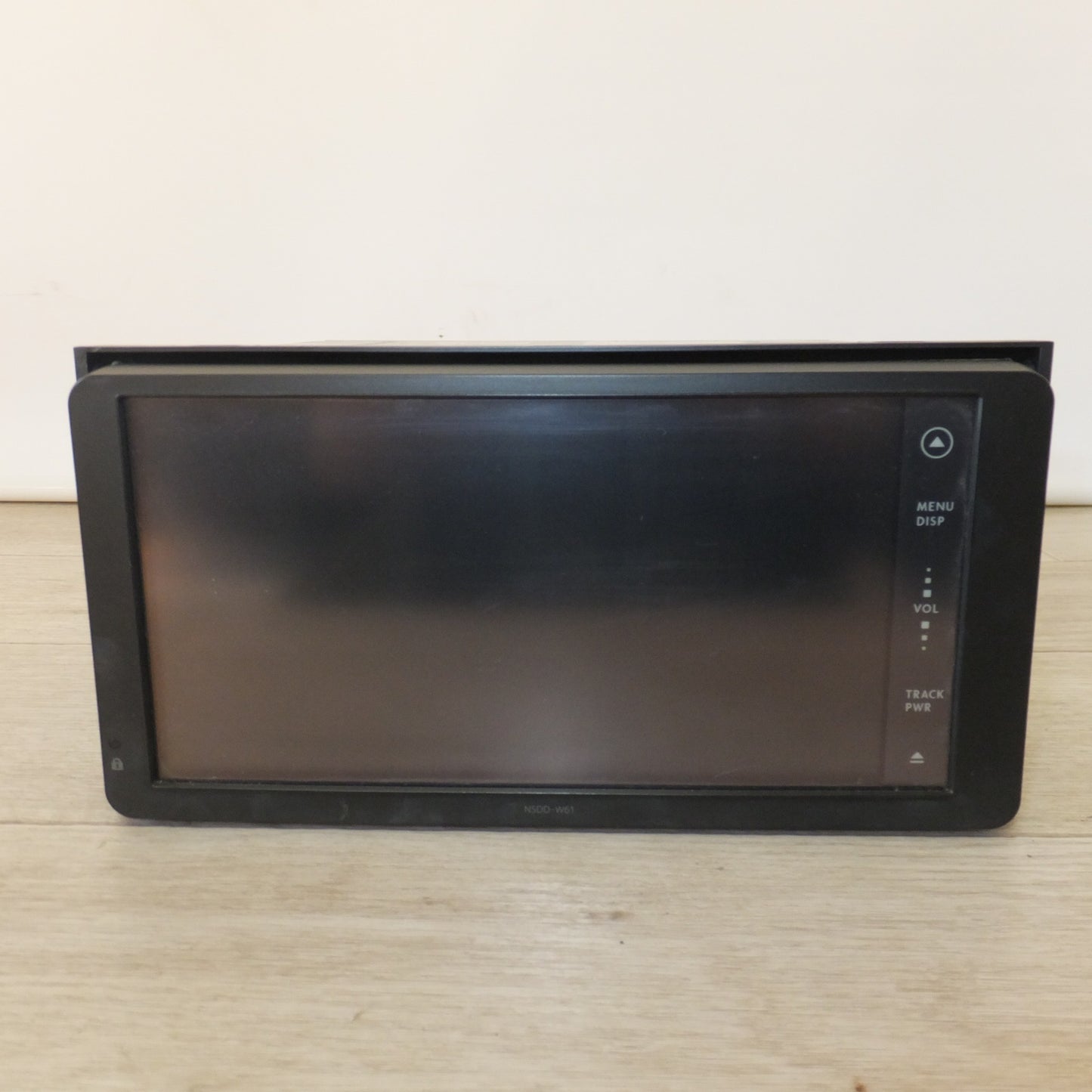 [送料無料] 現状品★デンソー製 トヨタ 純正 SDナビゲーション NSDD-W61 08545-00U42 セキュリティロック(12)★