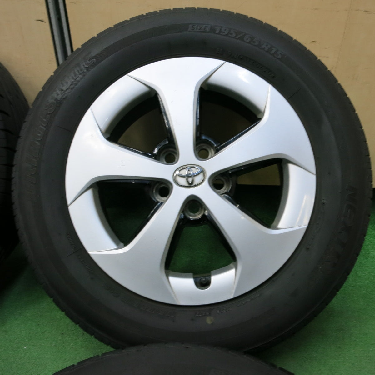 *送料無料* 4本価格！20年★トヨタ 30系 プリウス 純正 195/65R15 ブリヂストン ネクストリー エコピア 15インチ PCD100/5H★4082910SYノ