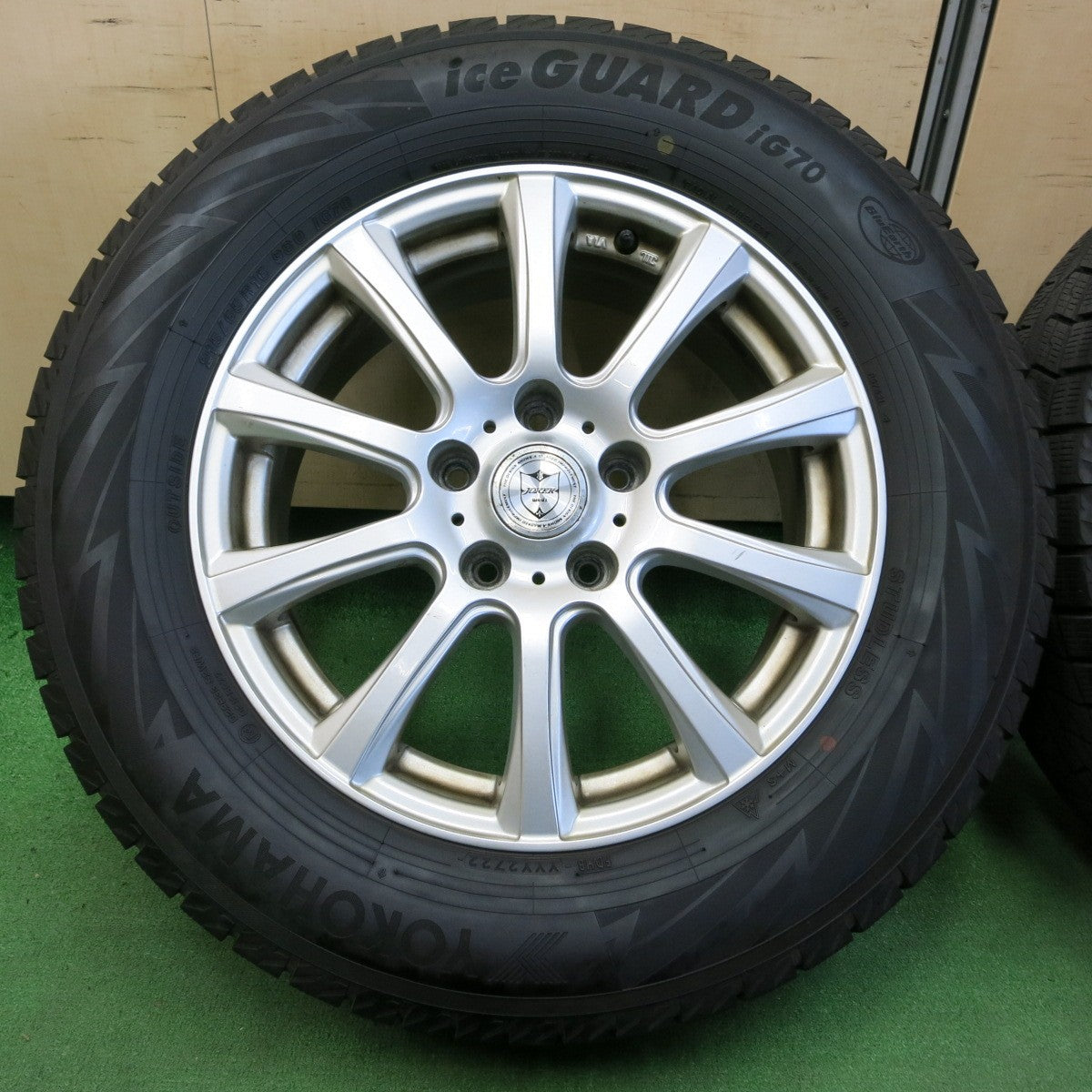 *送料無料* バリ溝！22年！9分★スタッドレス 215/65R16 ヨコハマ アイスガード iG70 JOKER ジョーカー 16インチ PCD114.3/5H★4051101イス