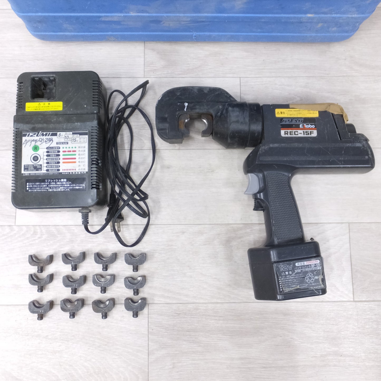 [送料無料] 付属品付き◆泉精機 IZUMI 電動 油圧式 工具 充電式 12V REC-15F バッテリー 充電器 ケース ダイス 付き 電動 工具◆