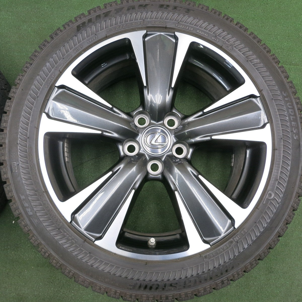 *送料無料* バリ溝！キレイ！8.5分★レクサス UX バージョンL 純正 225/50R18 スタッドレス ブリヂストン ブリザック RFT PCD114.3/5H★4051509HAス