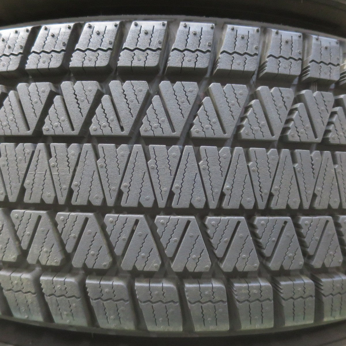 バリ溝！24年！キレイ！ほぼ10分★スタッドレス 225/65R17 ブリヂストン ブリザック DM-V3 SIBILLA NEXT W45 シビラ 17インチ PCD114.3/5H★6011205イス
