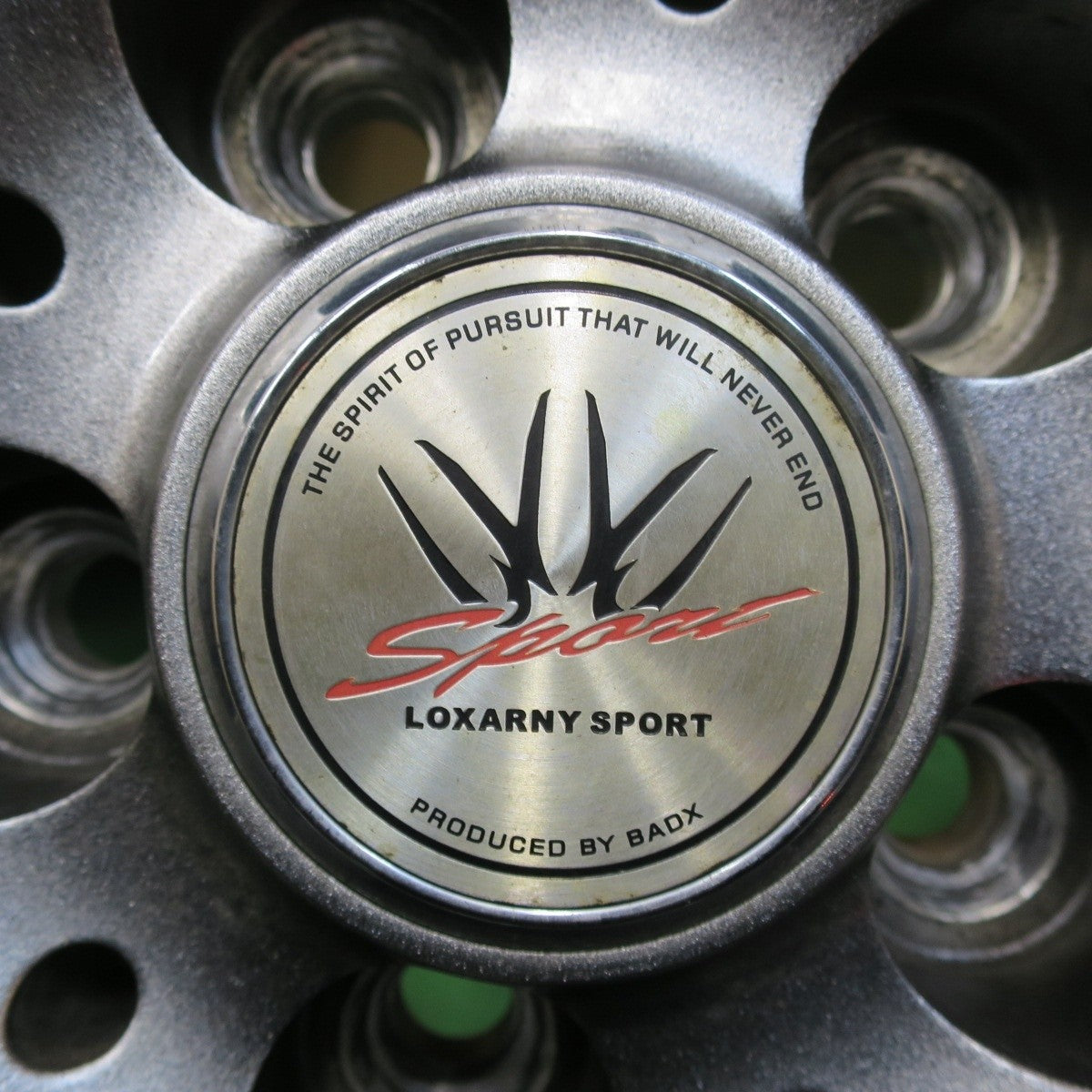 バリ溝！キレイ！9.5分以上★フォレスター 等 LOXARNY SPORT BADX 225/60R17 スタッドレス グッドイヤー アイスナビ6 ロクサーニ 17インチ PCD100/5H★5011301イス