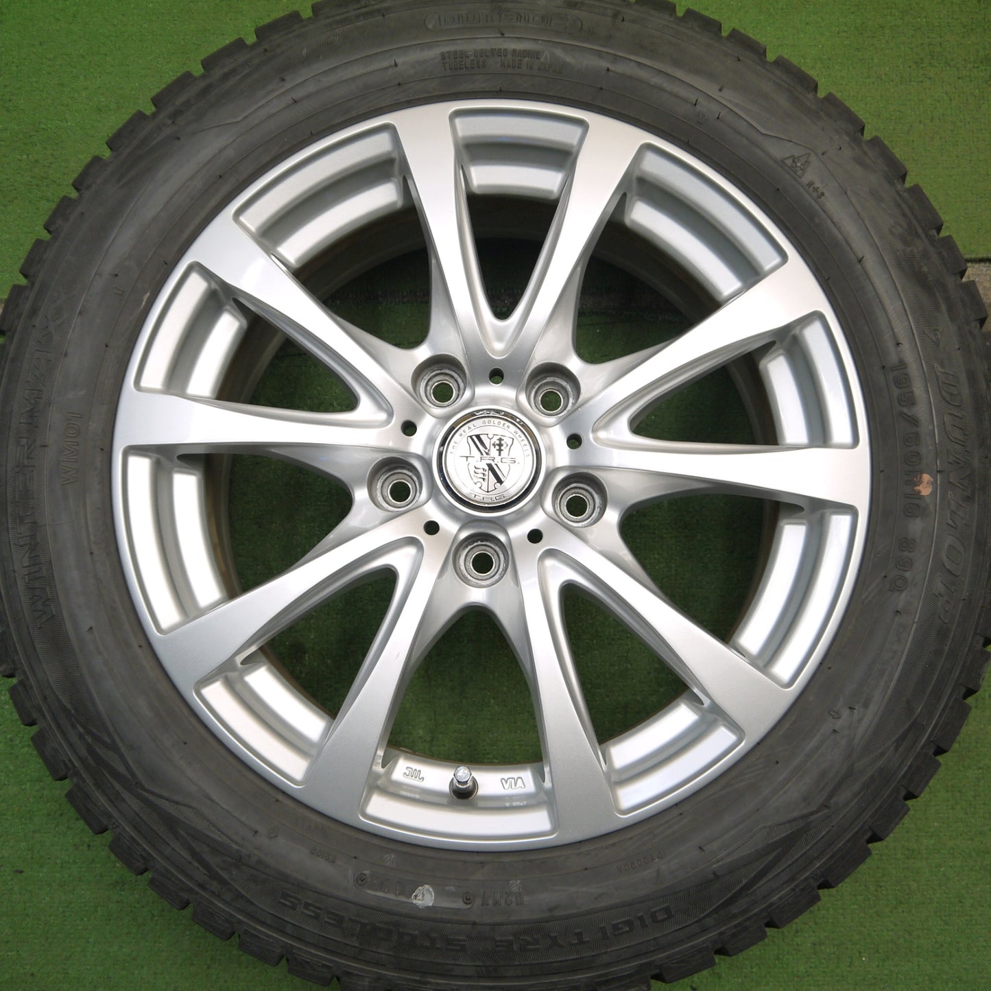 バリ溝！キレイ！9.5分★スタッドレス 195/60R16 ダンロップ ウインターマックス WM01 T.R.G. TRG 16インチ PCD114.3/5H★5060406Hス