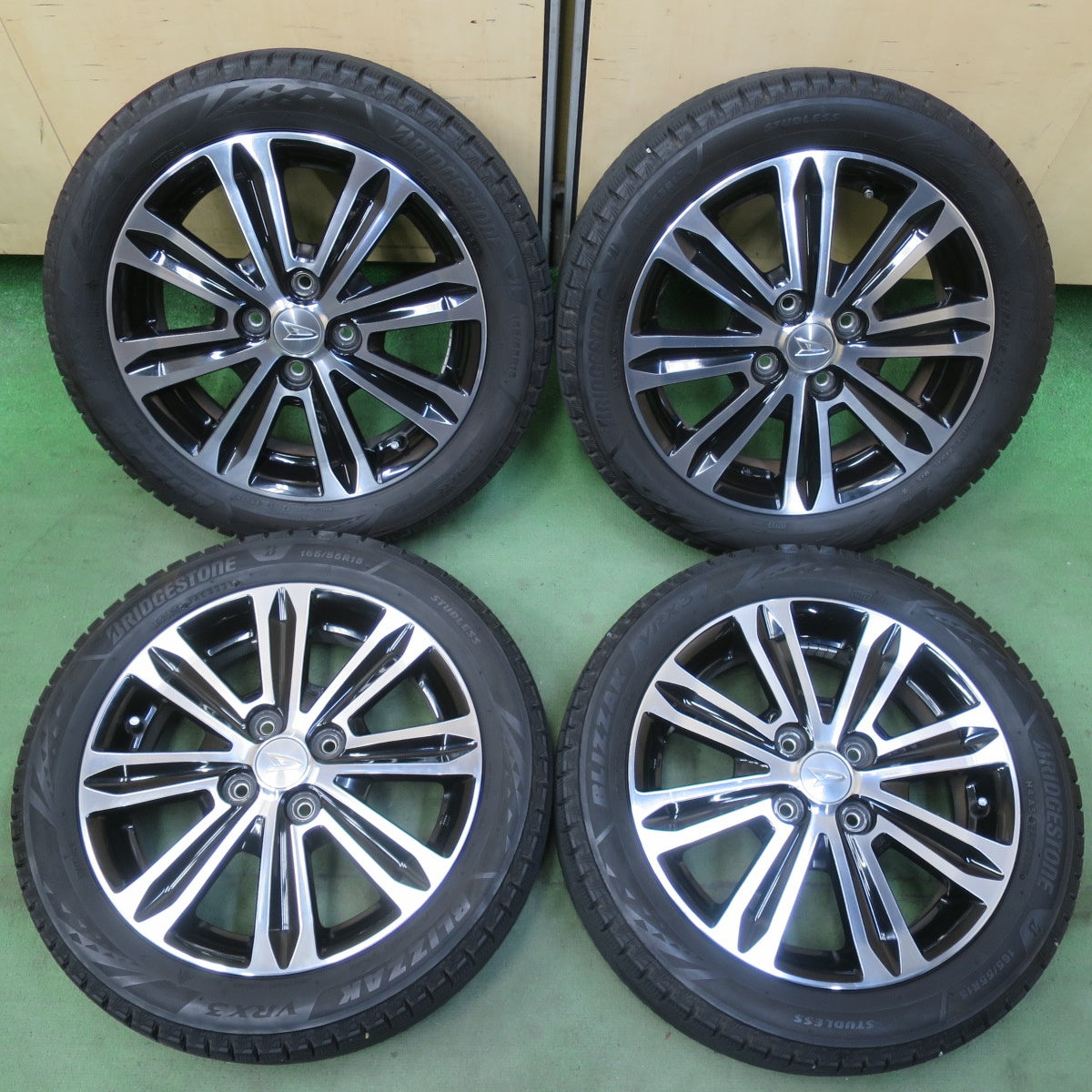 バリ溝！キレイ！8.5分★ダイハツ タント カスタム 純正 165/55R15 スタッドレス ブリヂストン ブリザック VRX3 15インチ PCD100/4H★6040906イス