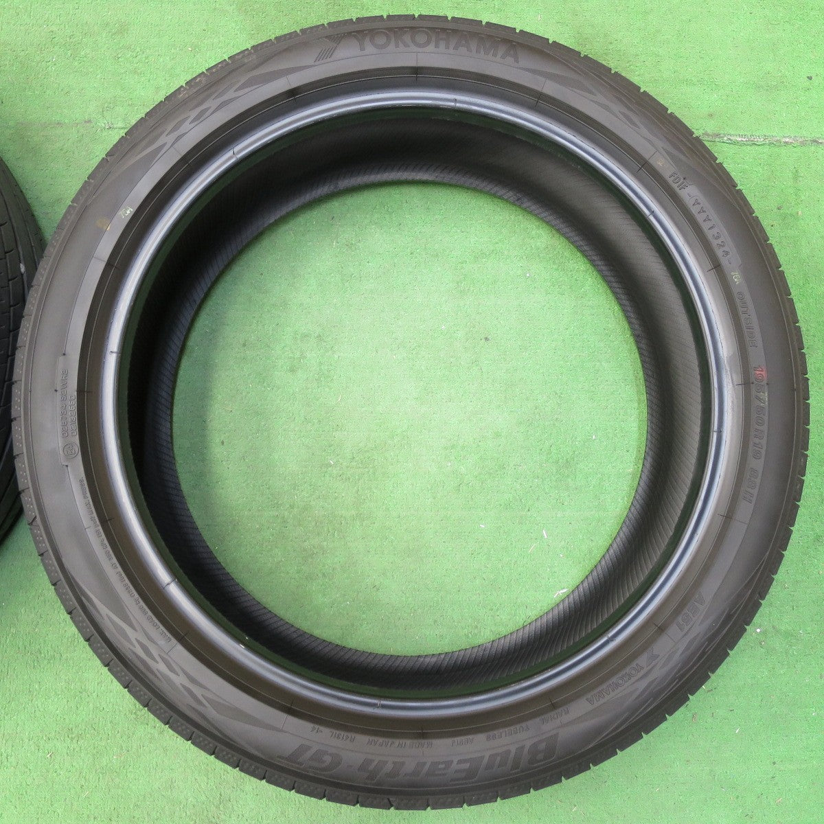 [送料無料] バリ溝！24年！ほぼ10分★195/50R19 ヨコハマ BluEarth-GT AE51 ブルーアースGT タイヤ 19インチ 60系 プリウス 等★4110505イノタ