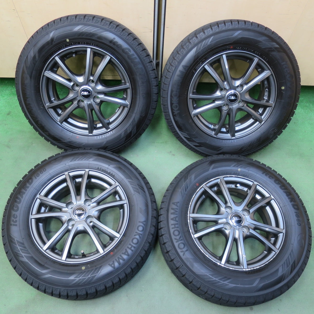 バリ溝！22年！キレイ！9.5分以上◎スタッドレス 185/70R14 ヨコハマ アイスガード iG60 NIRVANA NV ニルバーナ ニルヴァーナ 14インチ PCD100/4H◎6091913イス