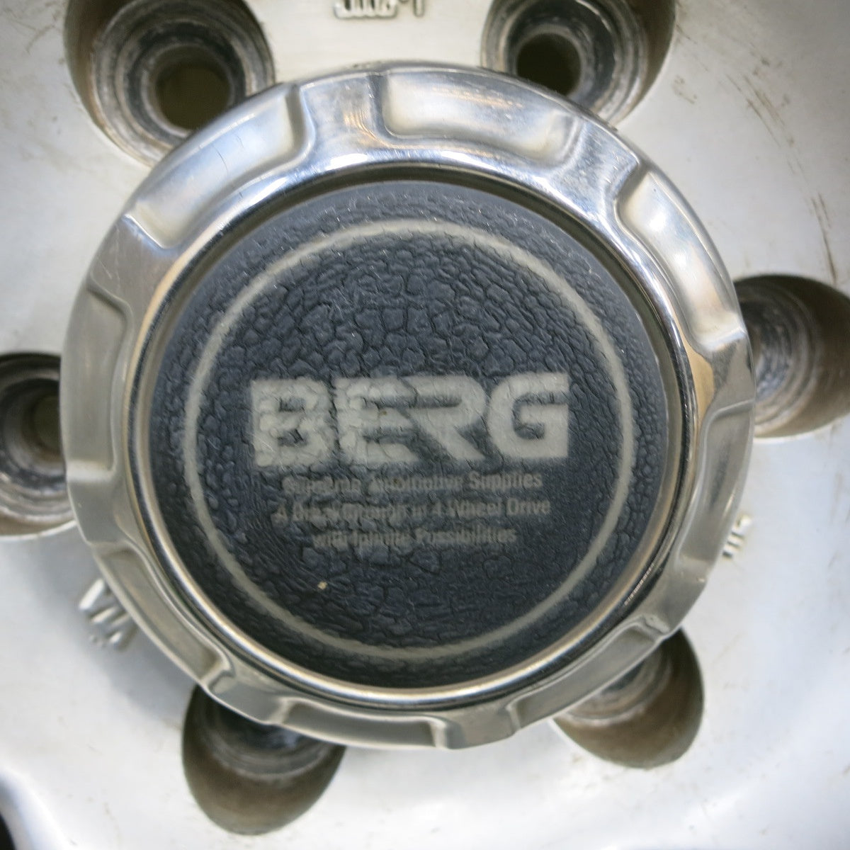 バリ溝！23年！9分★BERG NR595 265/70R15 トーヨー オープンカントリー A/T3 ベルグ 15インチ PCD139.7/6H★5042906ナノ