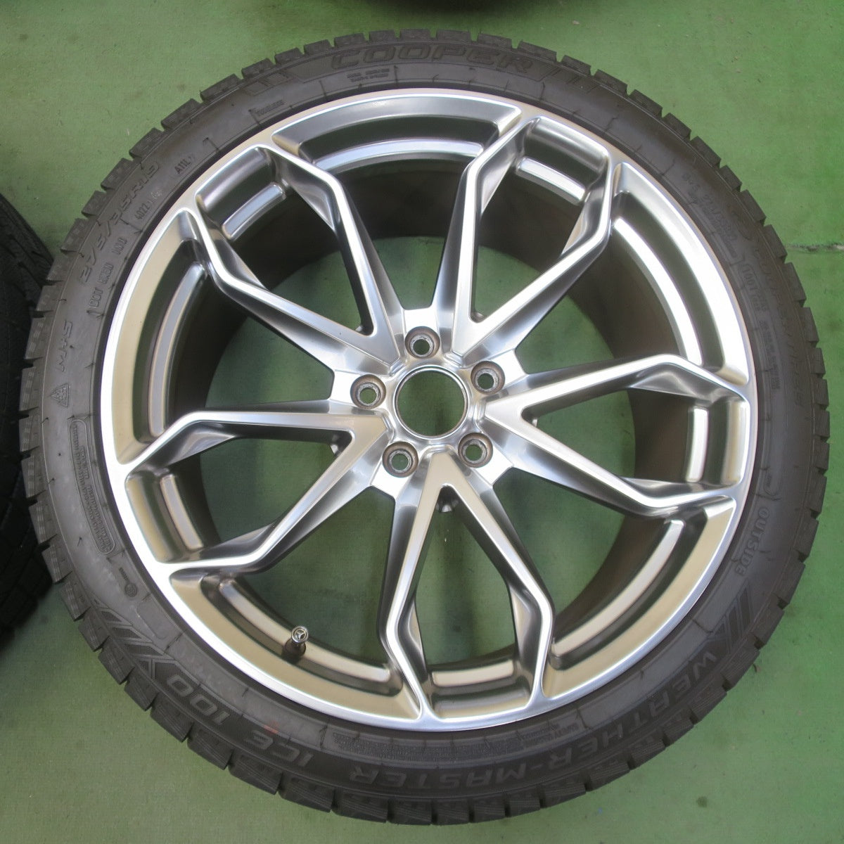 バリ溝！23年！キレイ！9.5分★ベンツ 等 245/35R19 275/35R19 スタッドレス クーパー WEATHER-MASTER ICE 100 社外 アルミ 19インチ PCD112/5H★6052701イス