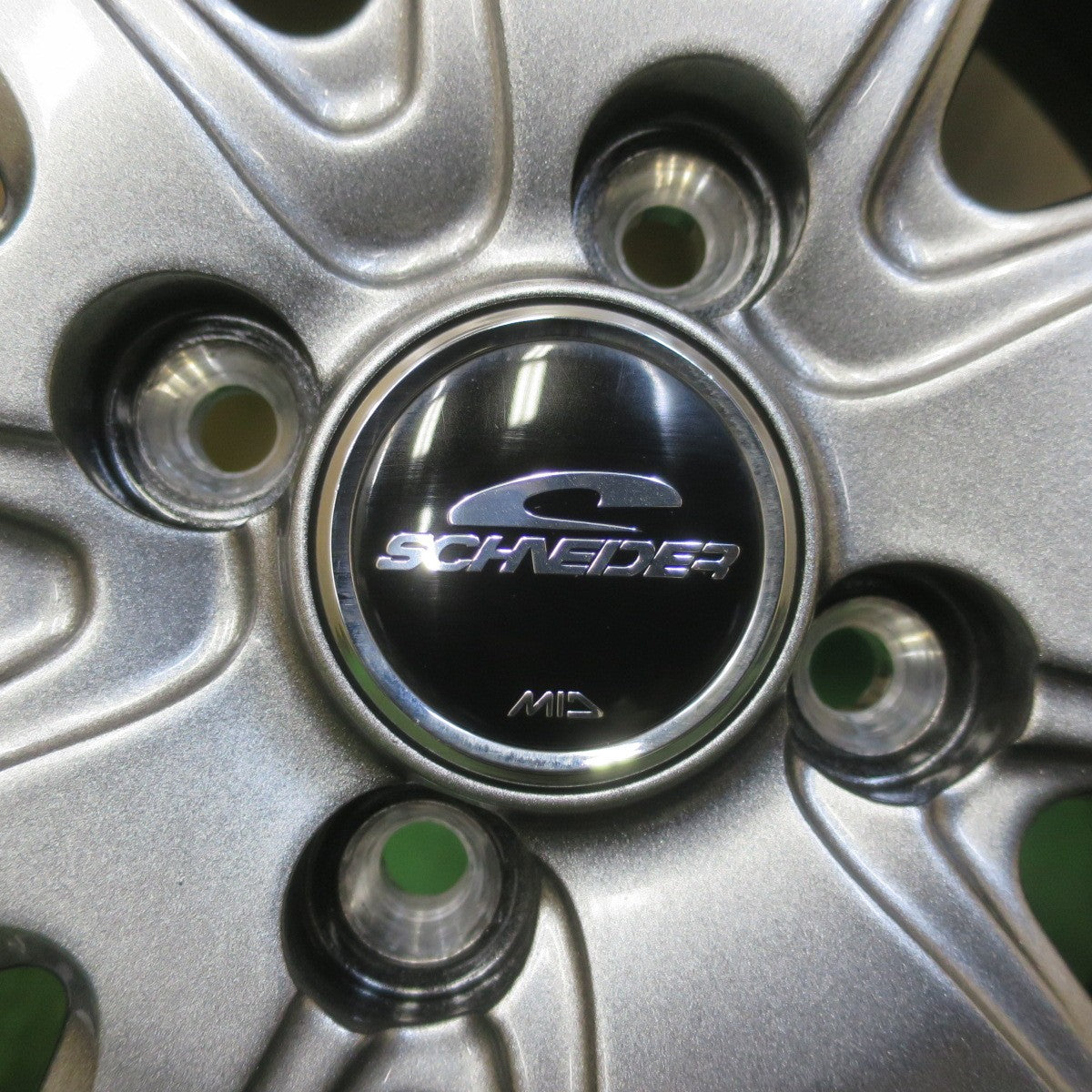 バリ溝！24年！キレイ！ほぼ10分◎スタッドレス 165/65R15 ヨコハマ アイスガード iG60 SCHNEIDER MiD シュナイダー 15インチ 軽サイズ タフト ハスラー 等 PCD100/4H◎6061404イス