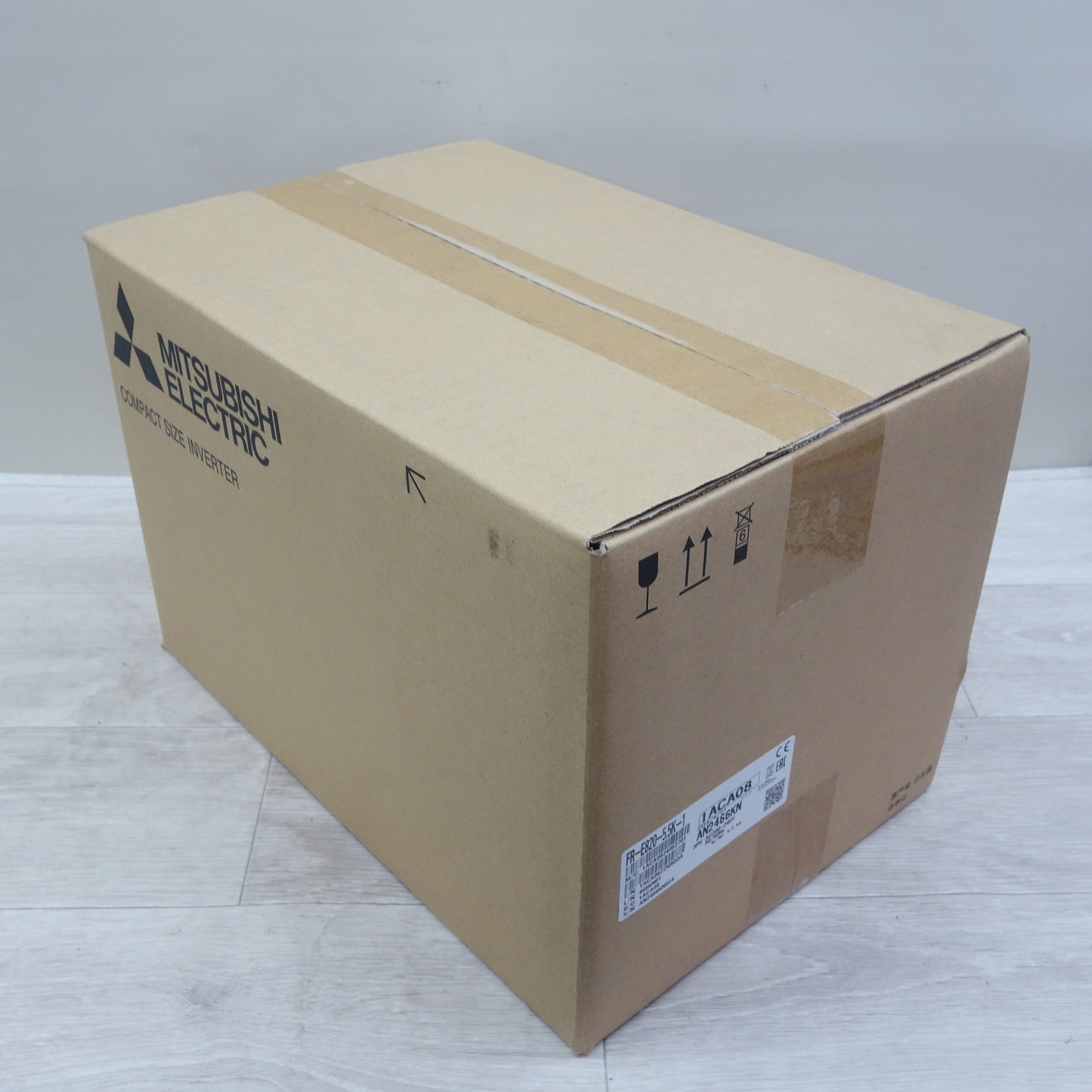 [送料無料] 未使用☆三菱電機 インバータ FR-E820-5.5K-1 2024年製 E800シリーズ 三相 200V 5.5kW☆