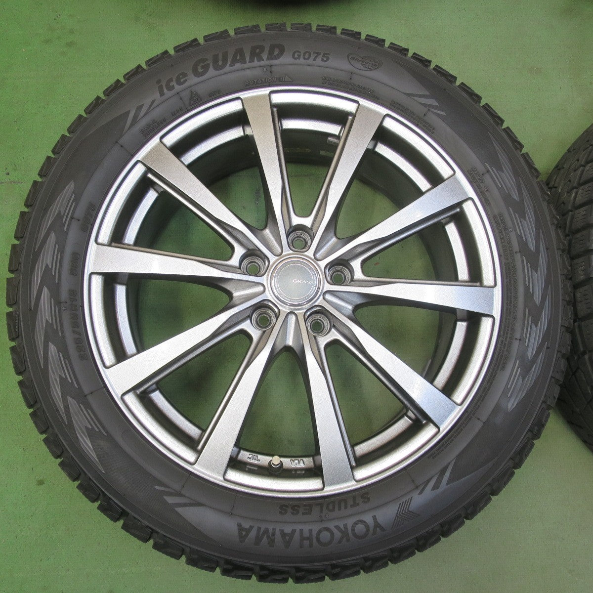 バリ溝！キレイ！9.5分★スタッドレス 225/55R18 ヨコハマ アイスガード G075 GRASS グラス 18インチ PCD114.3/5H★6041107イス