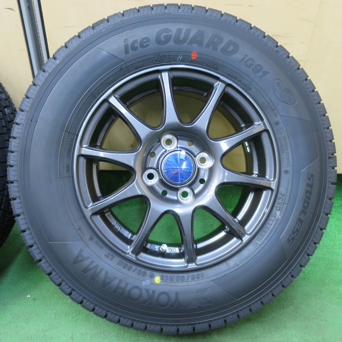 [送料無料] 未使用！24年★スタッドレス 165/80R13 90/88N ヨコハマ アイスガード iG91 VELVA CHARGE ヴェルヴァ 13インチ PCD100/4H★5021420イス