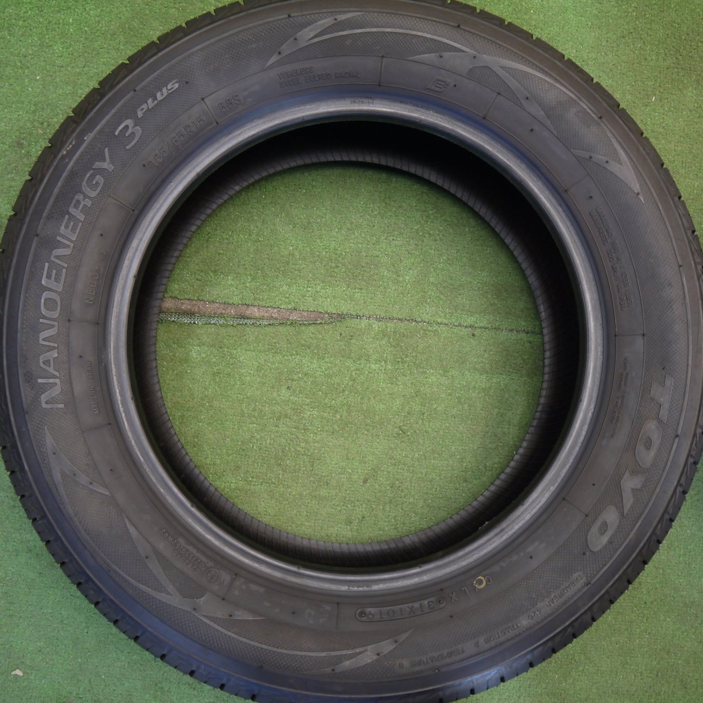 バリ溝！ほぼ10分★185/65R15 トーヨー ナノエナジー3 プラス NANOENERGY3 PLUS タイヤ 15インチ ノート デミオ 等★6042804Hノタ