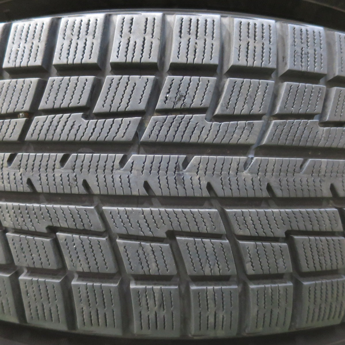 バリ溝！24年！9.5分★スタッドレス 215/65R16 ヨコハマ アイスガード iG52C ALZE 社外 アルミ 16インチ PCD114.3/5H★6030305イス