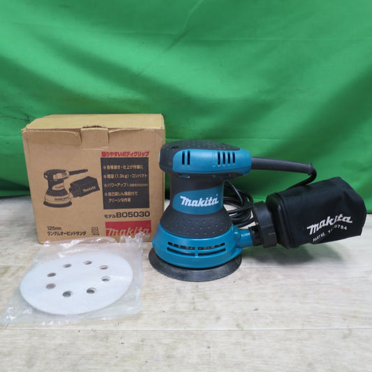 [送料無料] キレイ！付属品付き☆マキタ ランダム オービット サンダ 125mm 100V BO5030 サンディングディスク 付き 研磨 電動 工具☆
