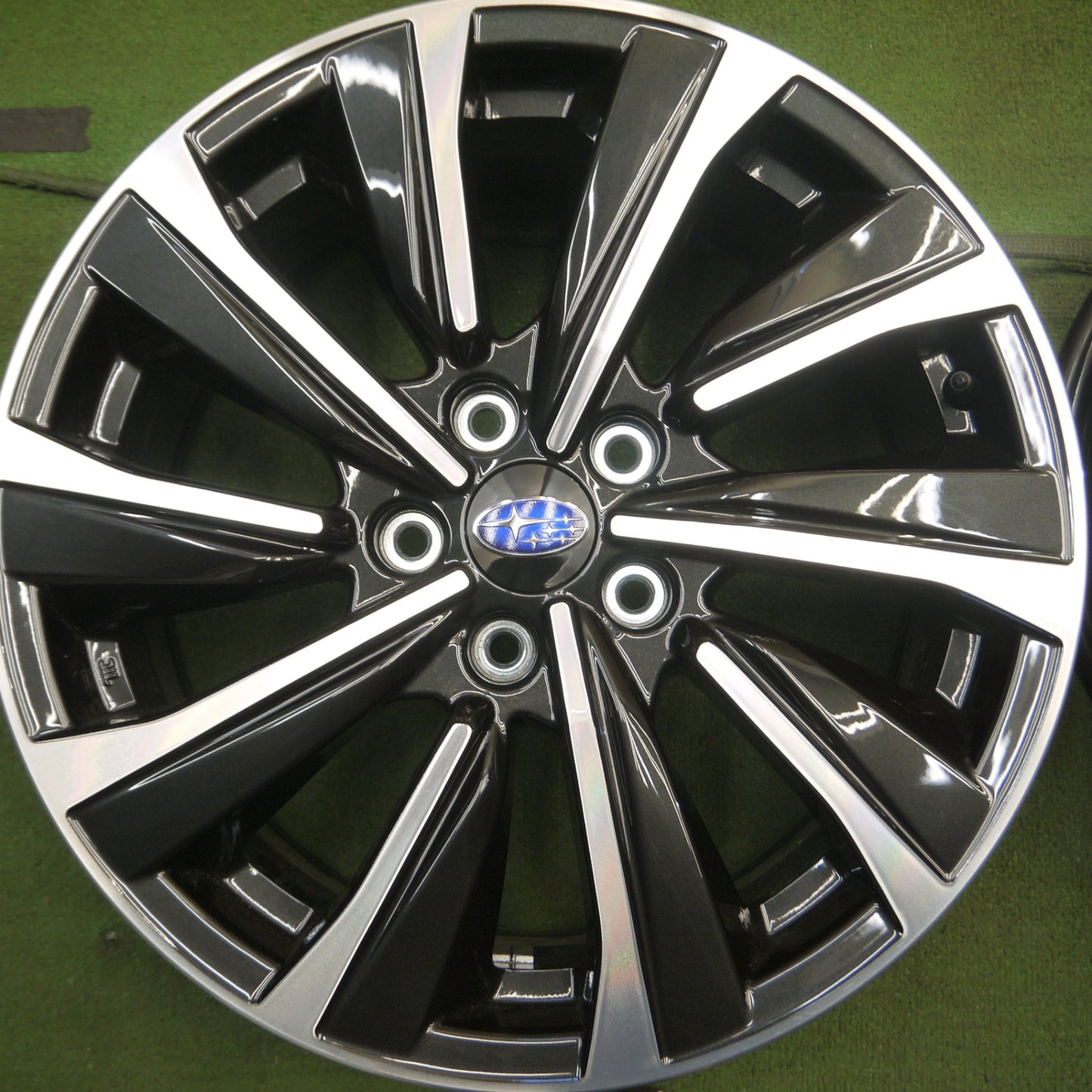 *送料無料* 新車外し★スバル レヴォーグ VN5 STI 純正 ホイール 18インチ 18×7.5J PCD114.3/5H★4041008Hホ