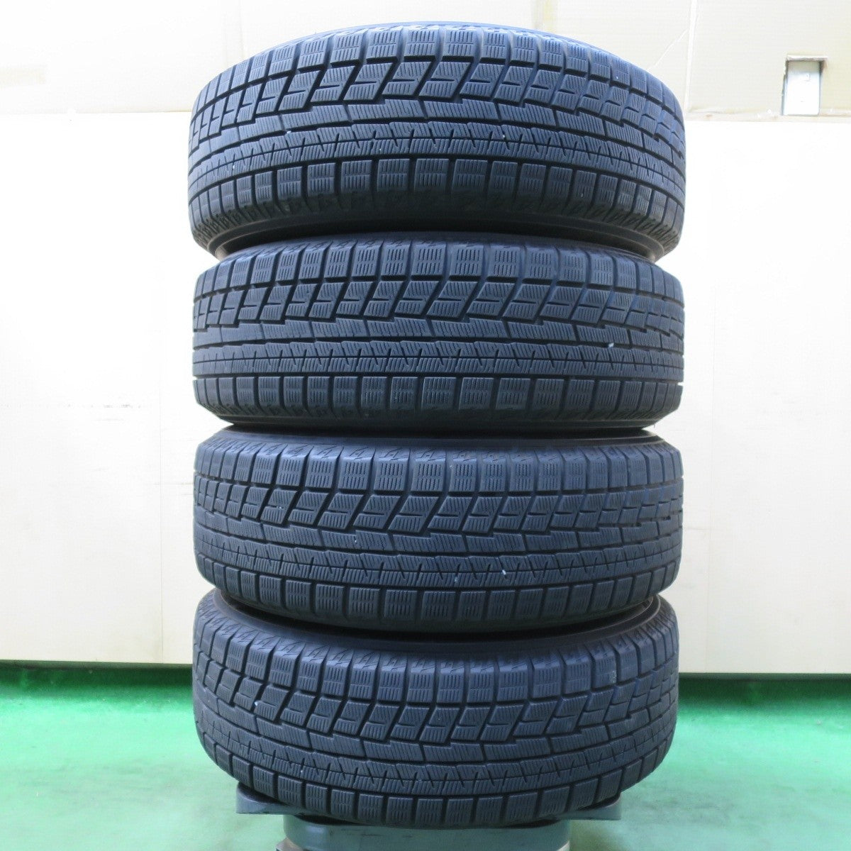 バリ溝！22年！9.5分★スタッドレス 205/65R16 ヨコハマ アイスガード iG60 LEBEN レーベン 16インチ PCD114.3/5H★5032010イス