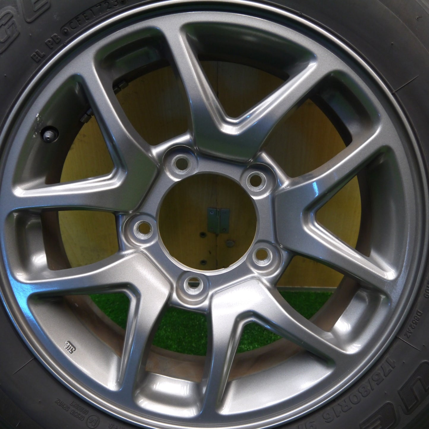 バリ溝！23年！キレイ！9.5分！1本★スズキ JB64 ジムニー 純正 175/80R16 ブリヂストン デューラー H/L 852 16インチ PCD139.7/5H★5111009Hノ