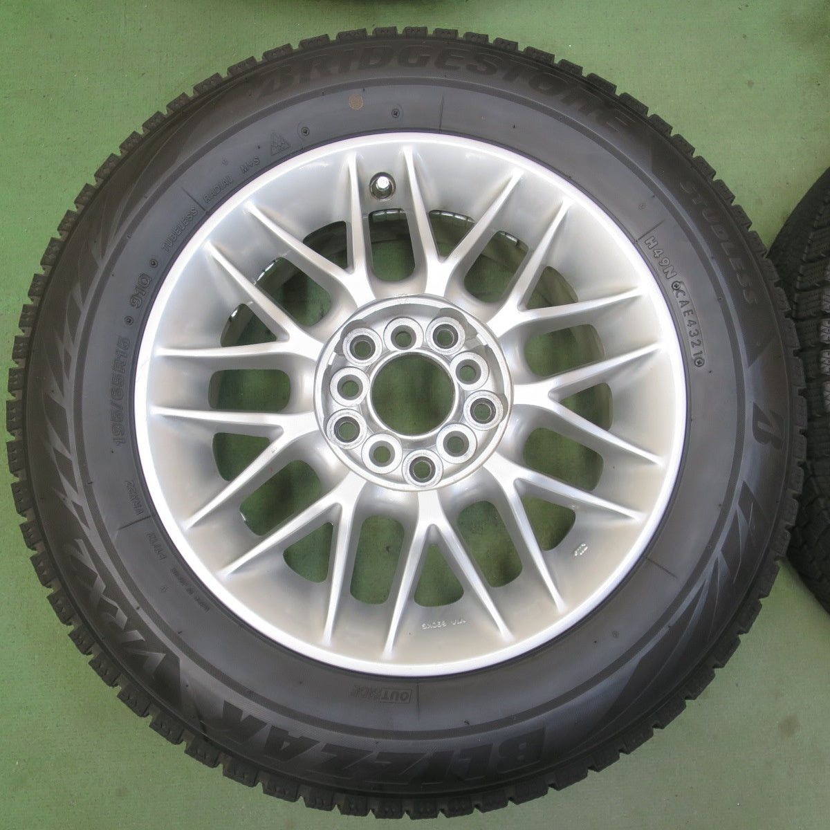 バリ溝！9分◎スタッドレス 195/65R15 ブリヂストン ブリザック VRX2 社外 アルミ 15インチ PCD100 114.3/5H マルチ◎6092502イス