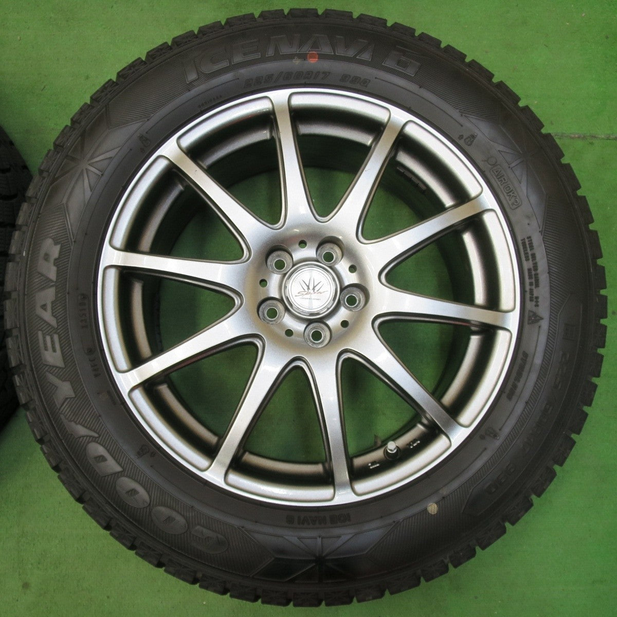 バリ溝！キレイ！9.5分以上★フォレスター 等 LOXARNY SPORT BADX 225/60R17 スタッドレス グッドイヤー アイスナビ6 ロクサーニ 17インチ PCD100/5H★5011301イス