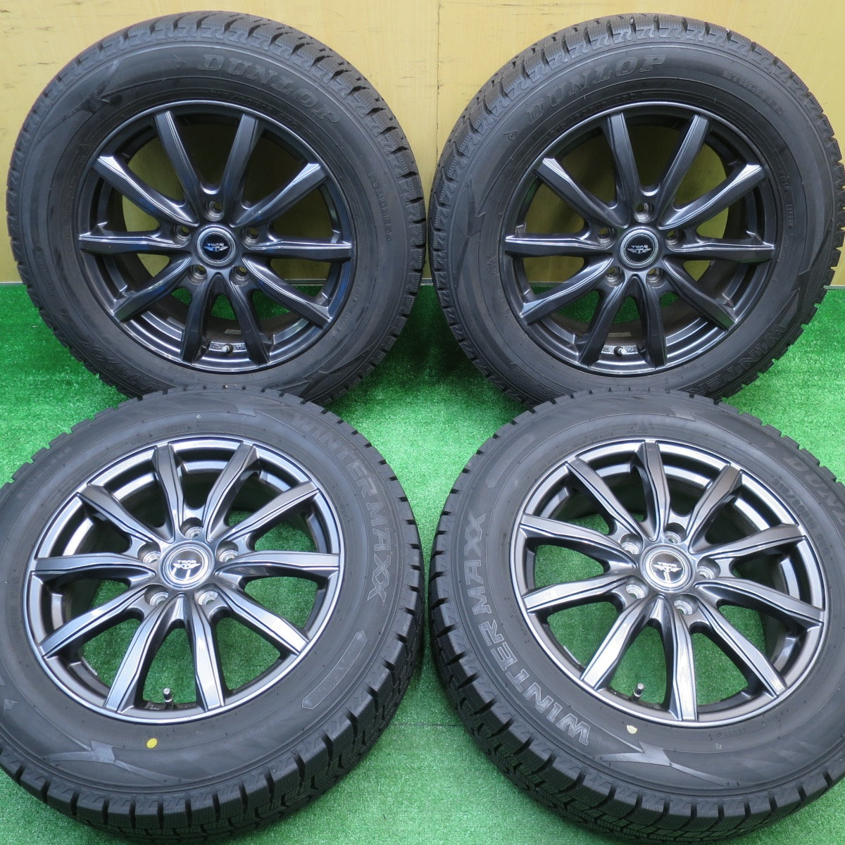 超バリ溝！23年！キレイ！9.5分以上★スタッドレス 215/60R16 ダンロップ ウインターマックス WM02 TEAD テッド 16インチ PCD114.3/5H★5102601NJス